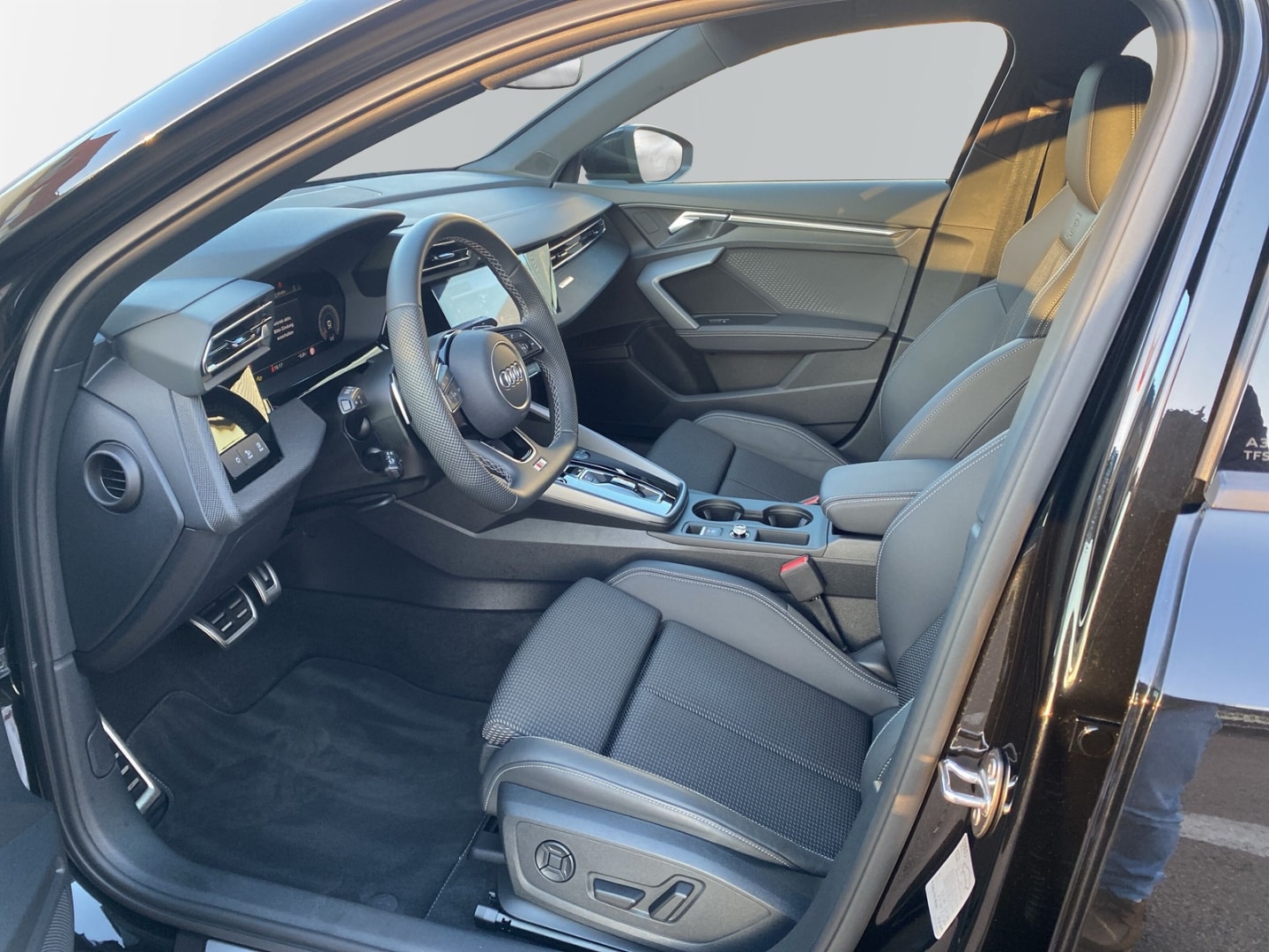 Bild über Audi A3 allstreet 35 TFSI S tronic - für weitere Informationen kontaktieren Sie den Audi Partner