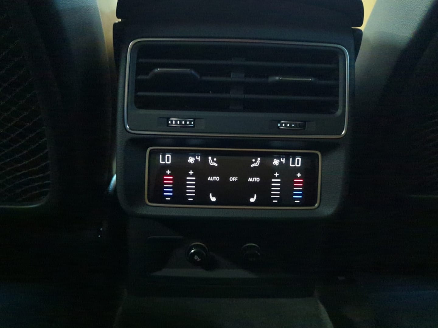 Bild über Audi SQ7 competition plus TFSI quattro tiptronic - für weitere Informationen kontaktieren Sie den Audi Partner