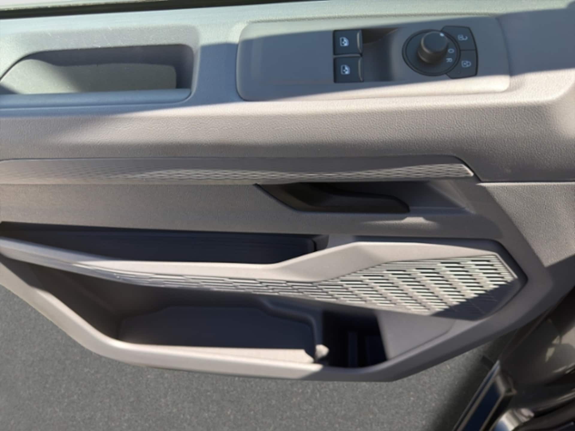 Volkswagen Transporter Kombi langer Radstand