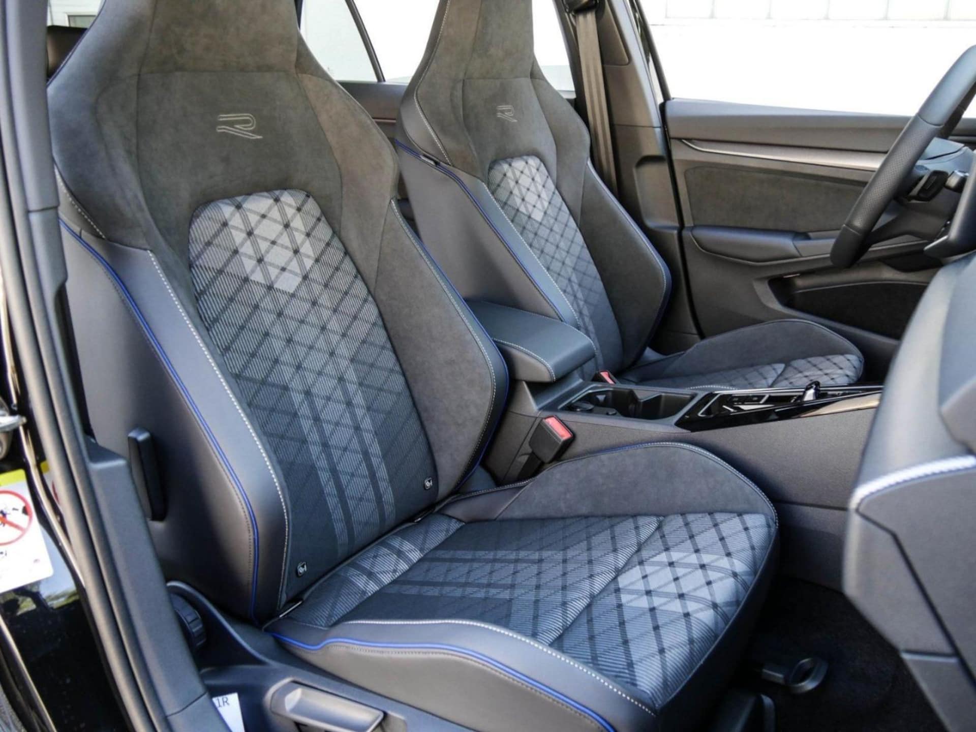 Volkswagen Golf R-Line