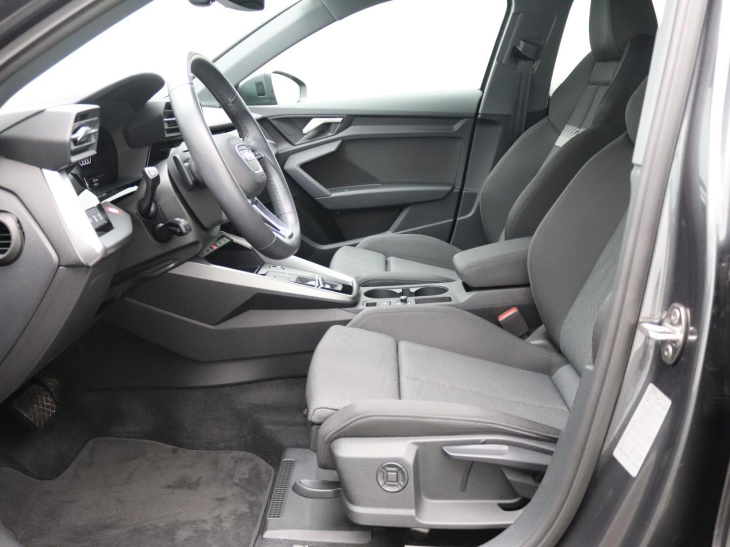 Bild über Audi A3 Sportback S line 35 TFSI S tronic - für weitere Informationen kontaktieren Sie den Audi Partner