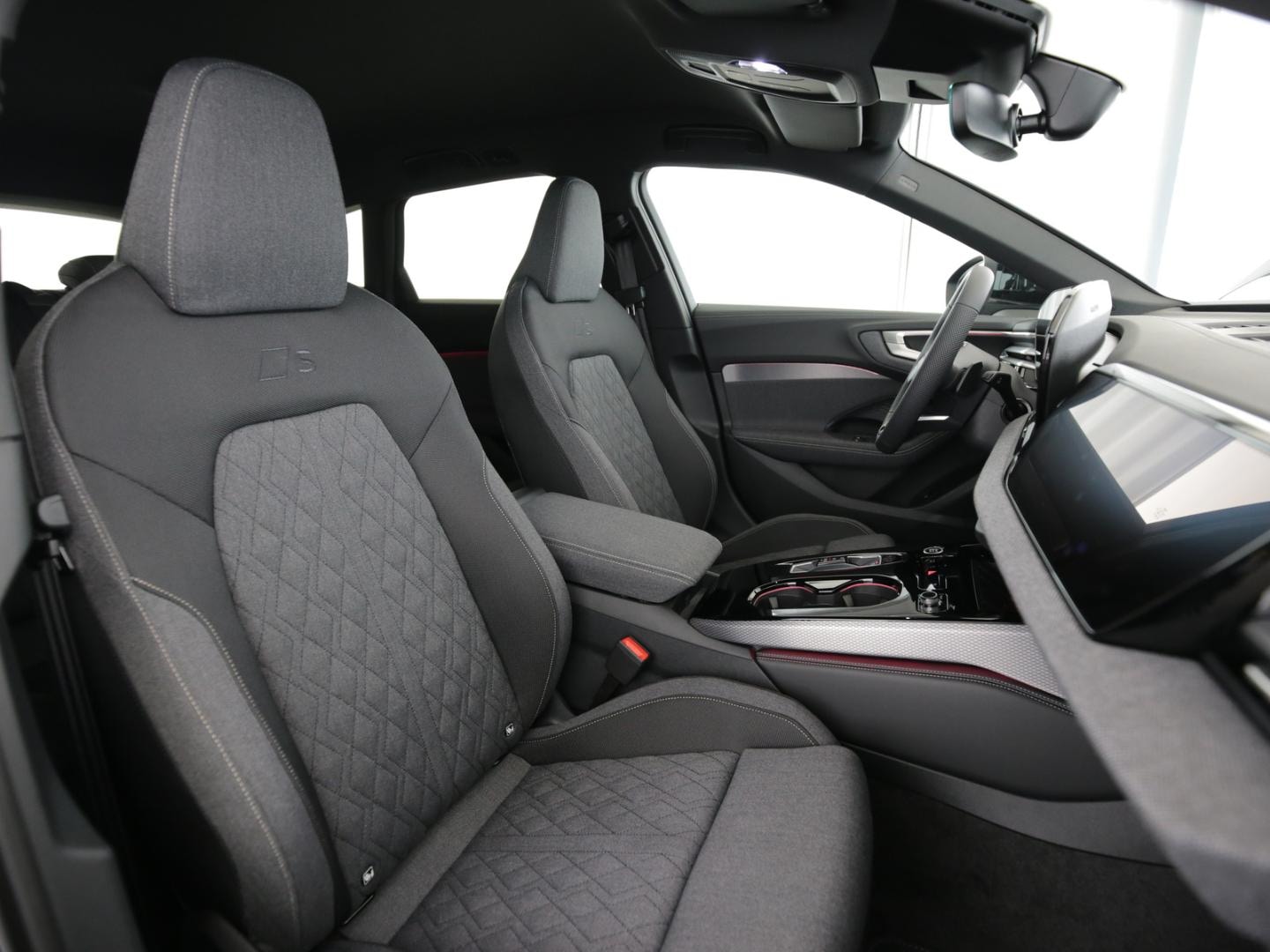 Bild über Audi A5 Avant e-hybrid e-hybrid quattro 220 kW S tronic - für weitere Informationen kontaktieren Sie den Audi Partner