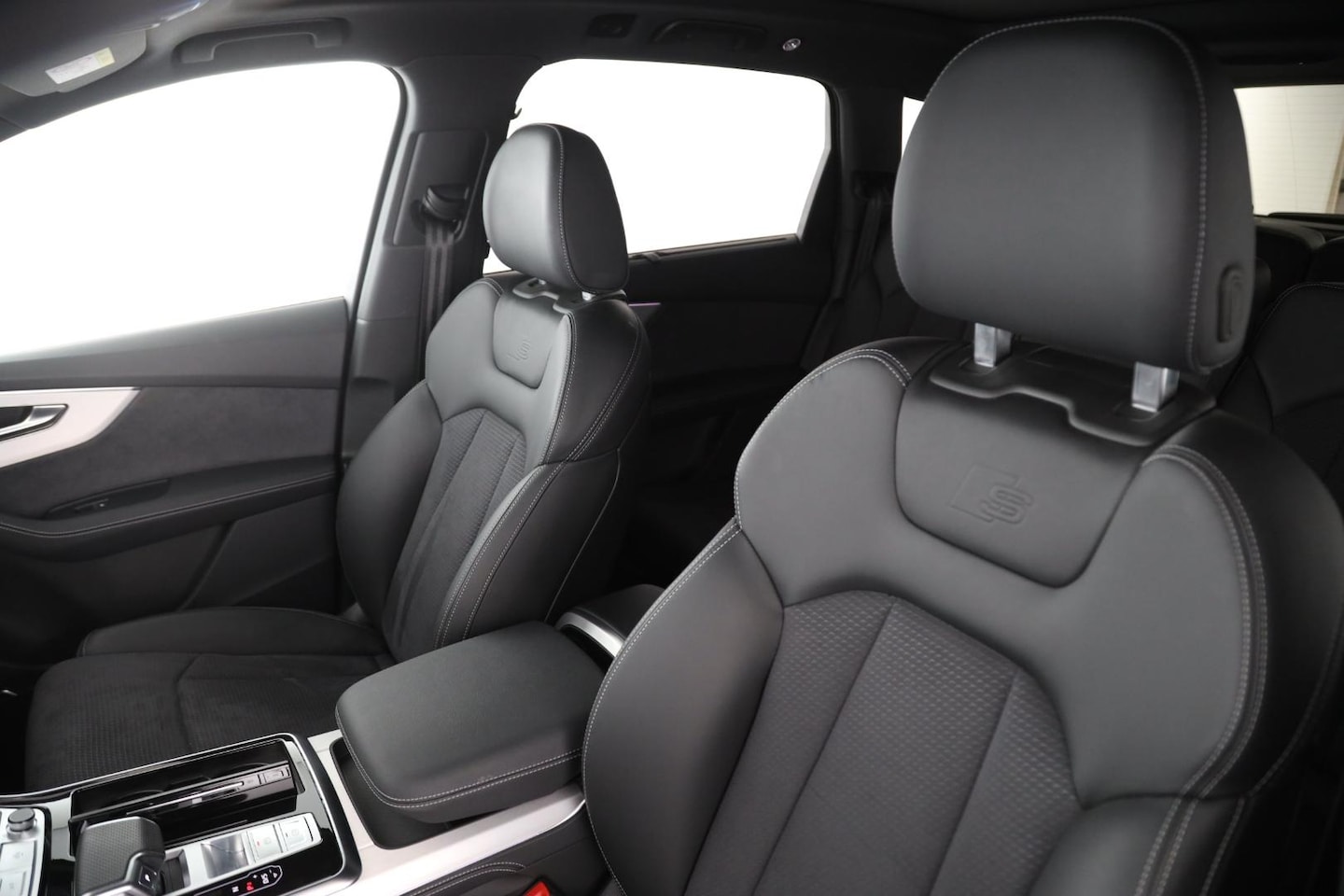 Bild über Audi SQ7 SUV TFSI quattro 373 kW tiptronic - für weitere Informationen kontaktieren Sie den Audi Partner