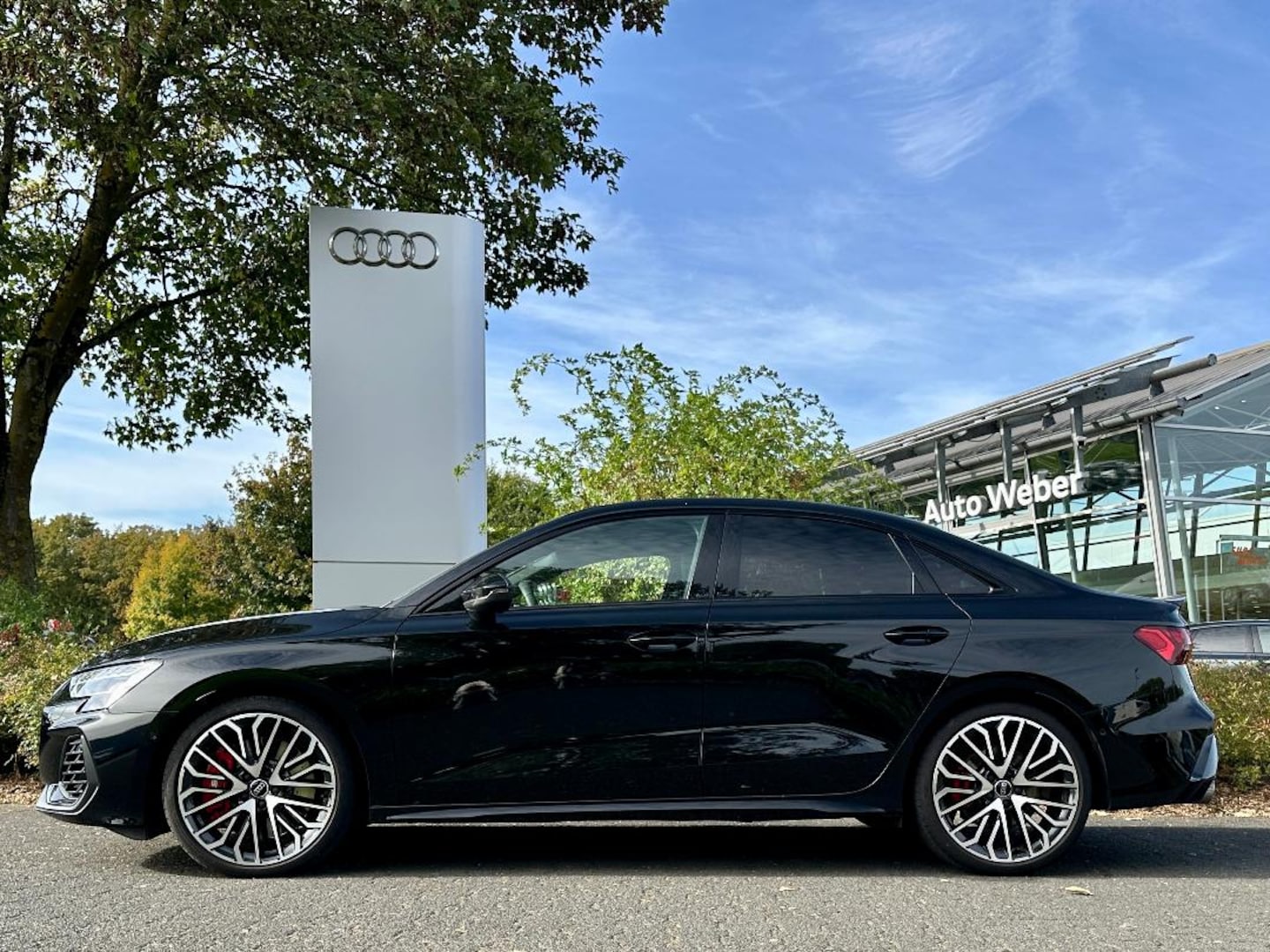 Bild über Audi S3 Limousine TFSI quattro S tronic - für weitere Informationen kontaktieren Sie den Audi Partner