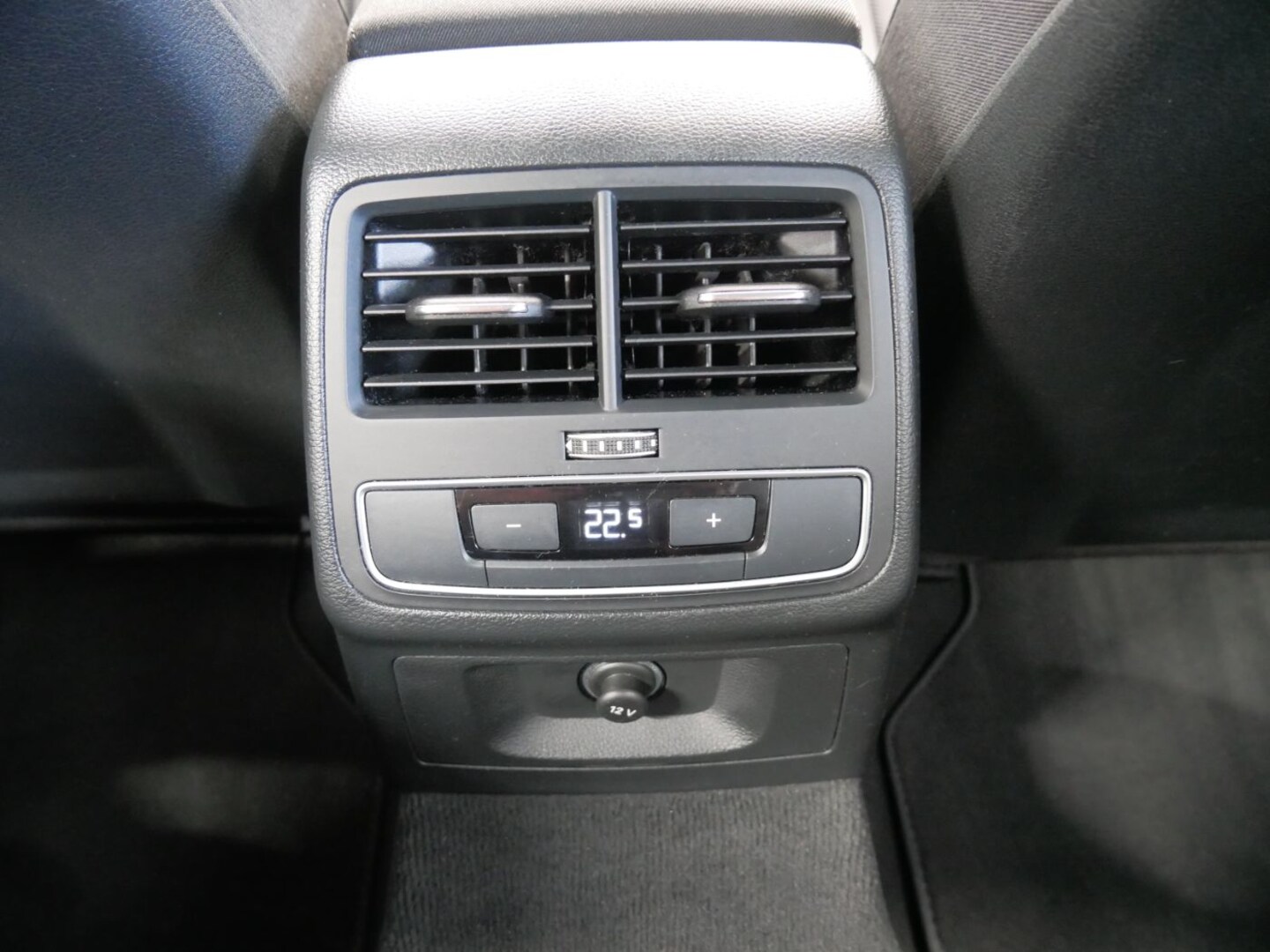 Bild über Audi A4 Avant S line 40 TFSI quattro S tronic - für weitere Informationen kontaktieren Sie den Audi Partner