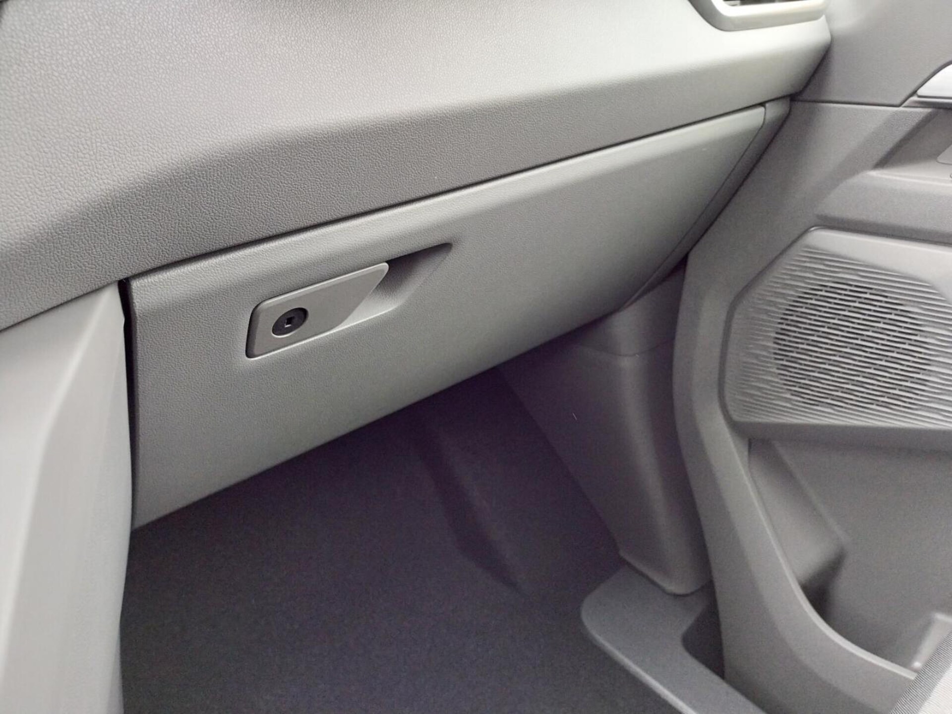 Volkswagen Caravelle długi roztaw osi Life