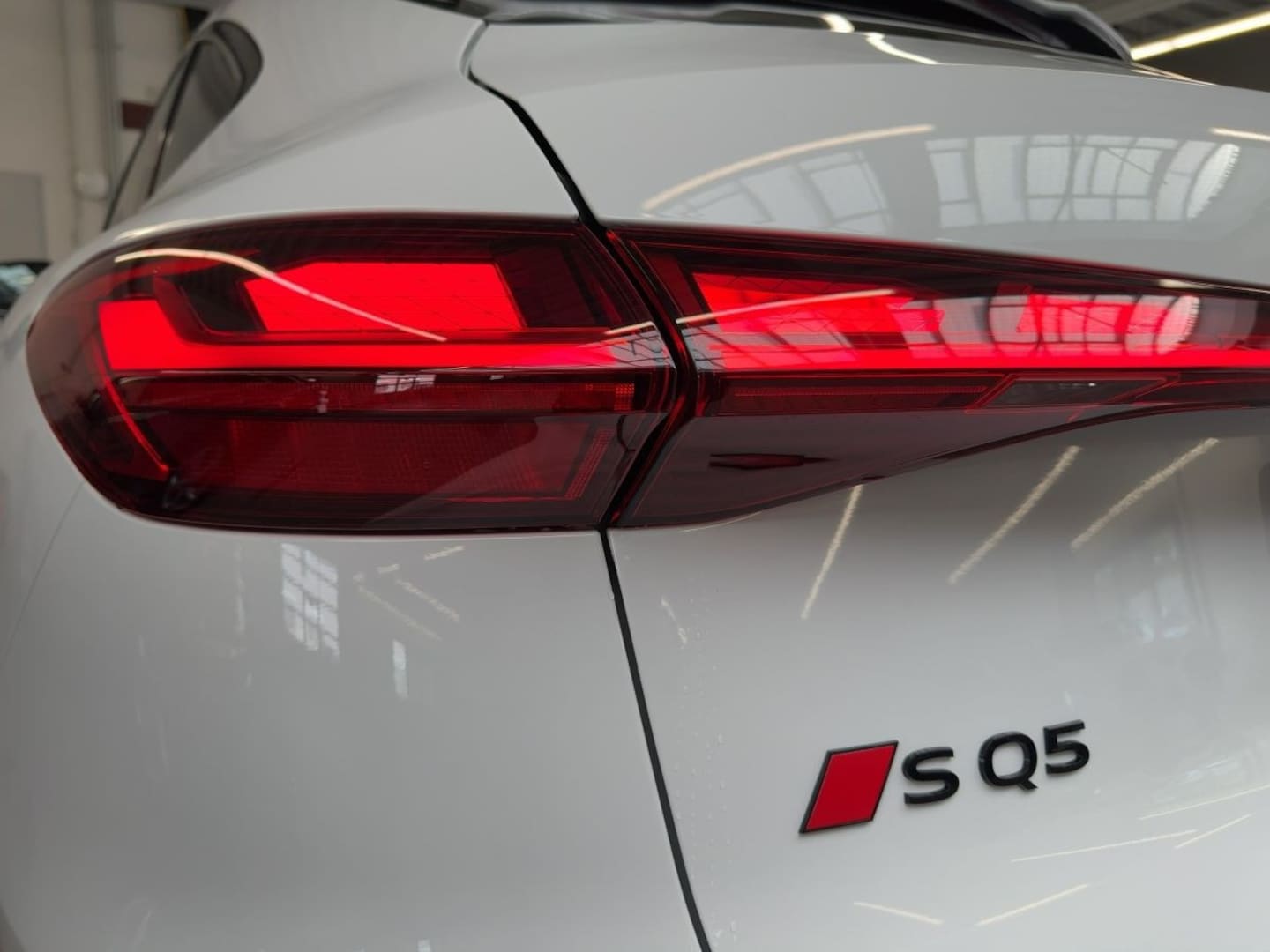 Bild über Audi SQ5 Sportback edition one mit Akzenten mythosschwarz TFSI 270 kW S tronic - für weitere Informationen kontaktieren Sie den Audi Partner