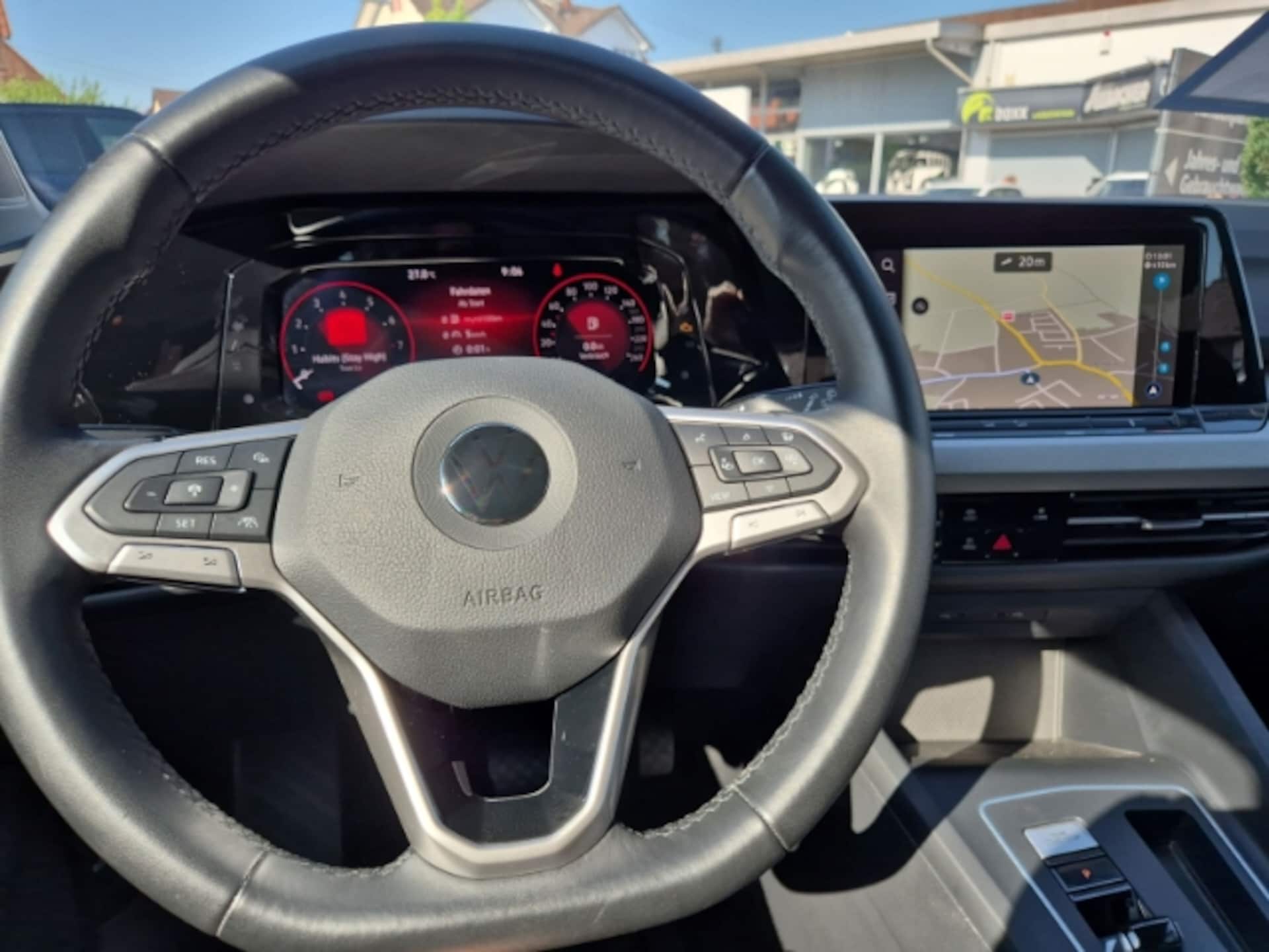 Volkswagen Golf Variant Life