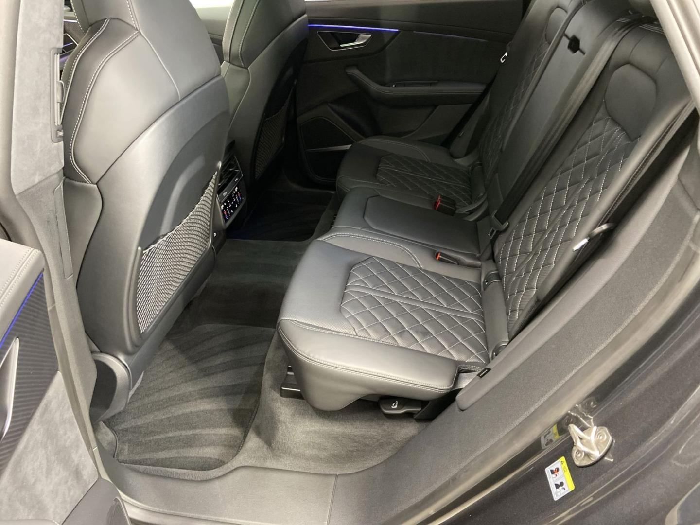 Bild über Audi SQ8 SUV TFSI quattro tiptronic - für weitere Informationen kontaktieren Sie den Audi Partner