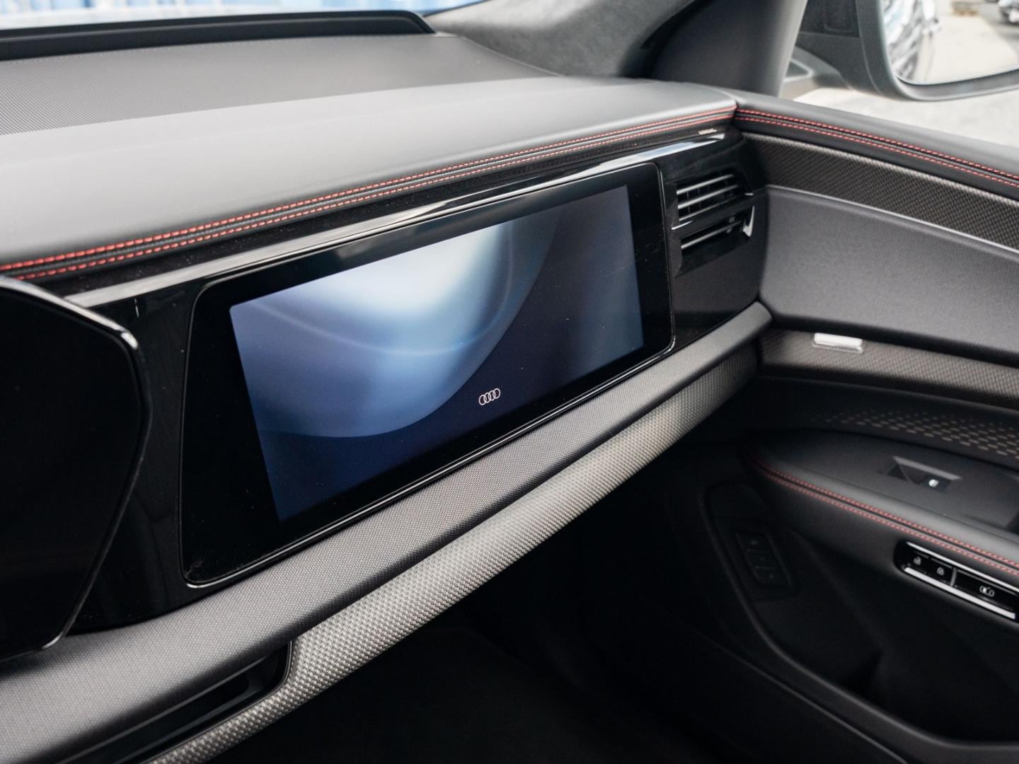 Bild über Audi Q7 SUV TDI quattro 220 kW tiptronic - für weitere Informationen kontaktieren Sie den Audi Partner