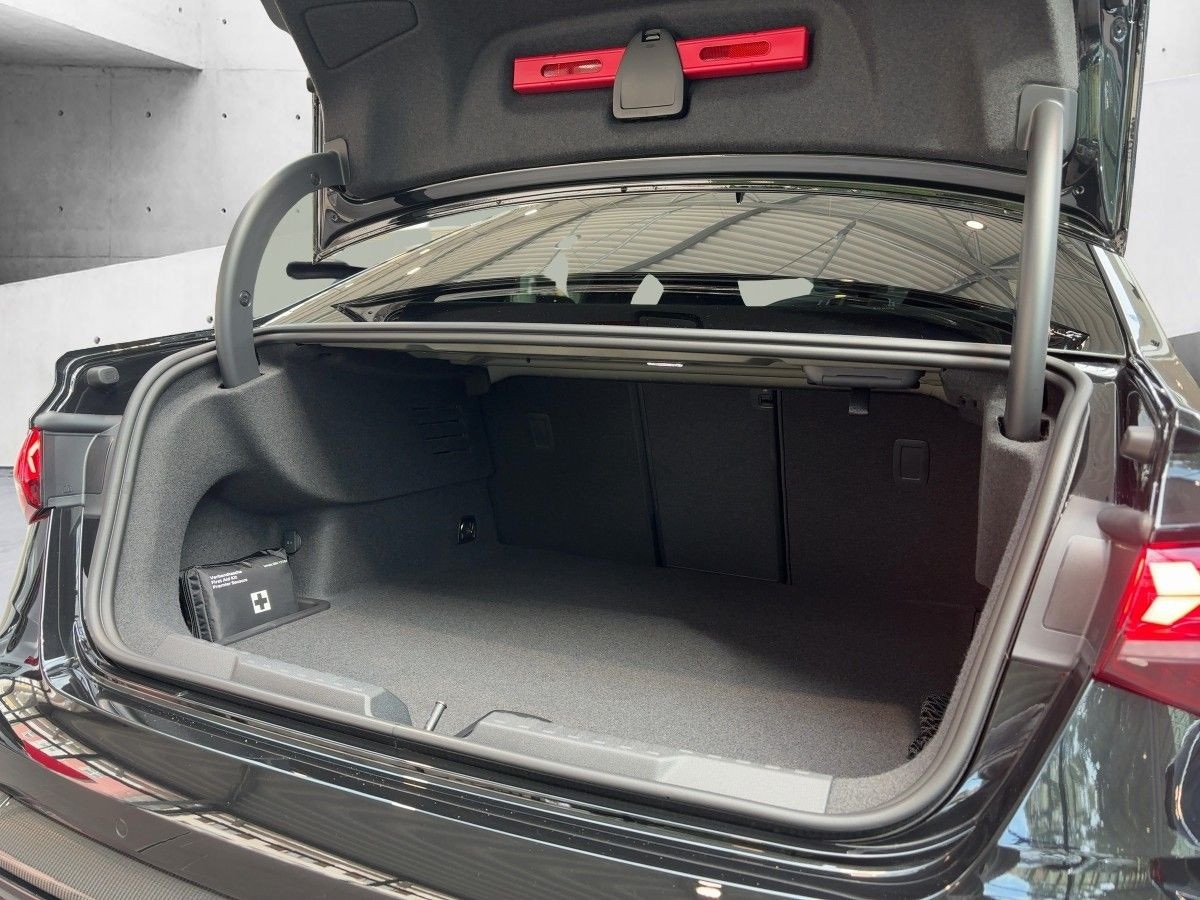 Image about Audi RS 3 Limousine TFSI quattro S tronic