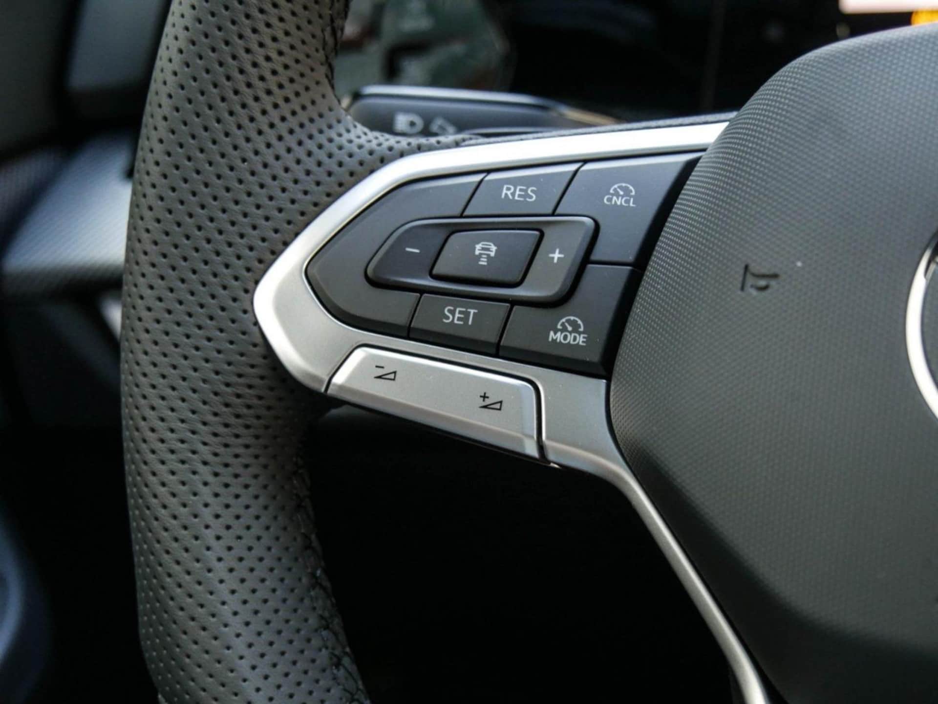 Volkswagen Golf R-Line