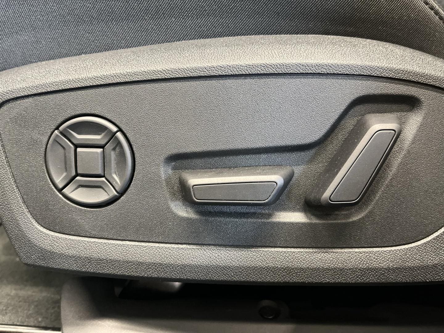 Bild über Audi A6 Avant TFSI 150 kW S tronic - für weitere Informationen kontaktieren Sie den Audi Partner