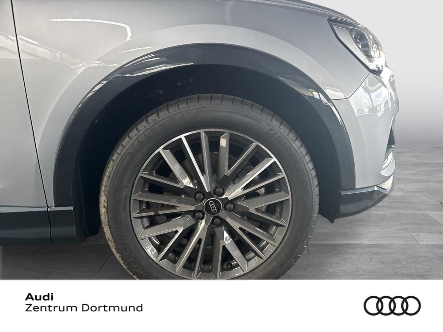 Bild über Audi Q3 TFSI quattro 180 kW S tronic - für weitere Informationen kontaktieren Sie den Audi Partner