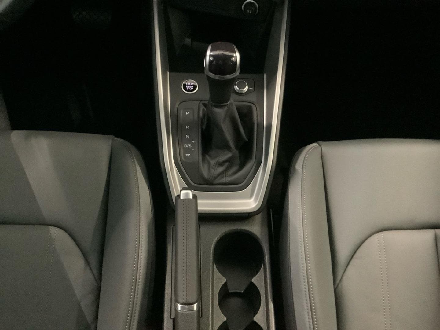 Bild über Audi A1 Sportback S line 30 TFSI S tronic - für weitere Informationen kontaktieren Sie den Audi Partner