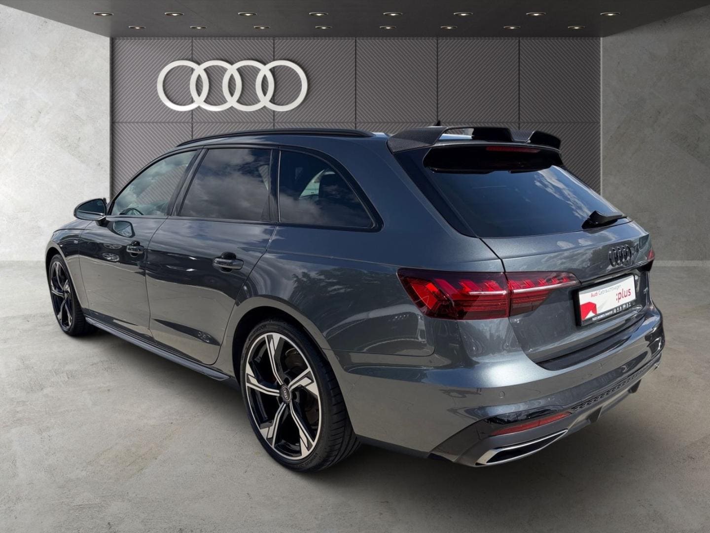Bild über Audi A4 Avant S line 40 TFSI quattro S tronic - für weitere Informationen kontaktieren Sie den Audi Partner