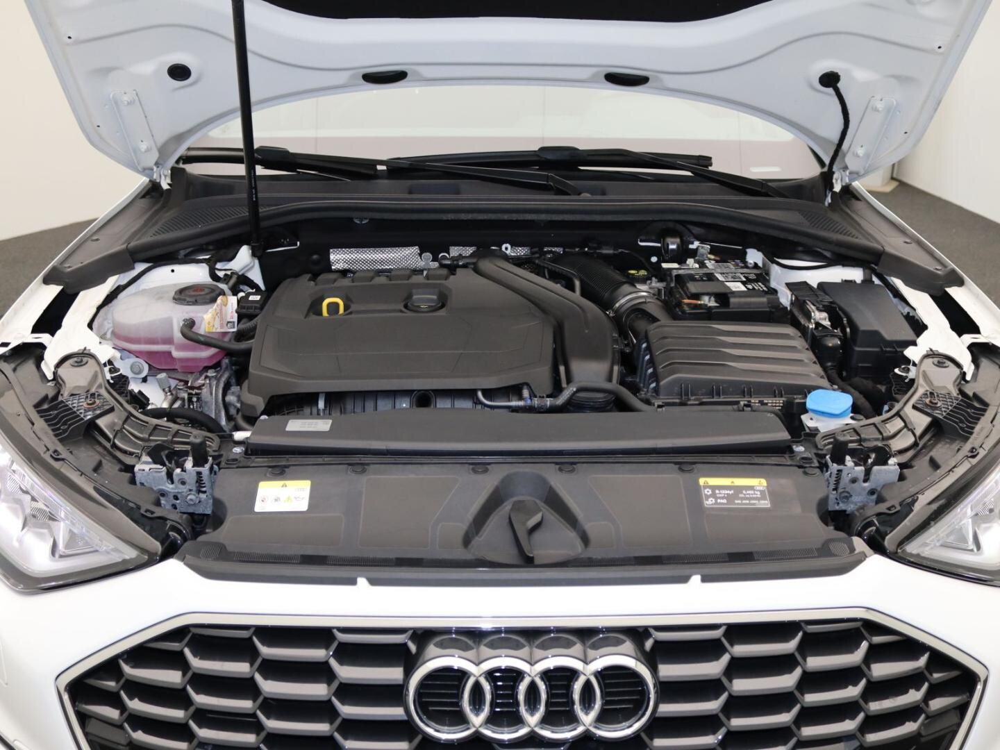 Bild über Audi A3 Sportback S line 35 TFSI S tronic - für weitere Informationen kontaktieren Sie den Audi Partner