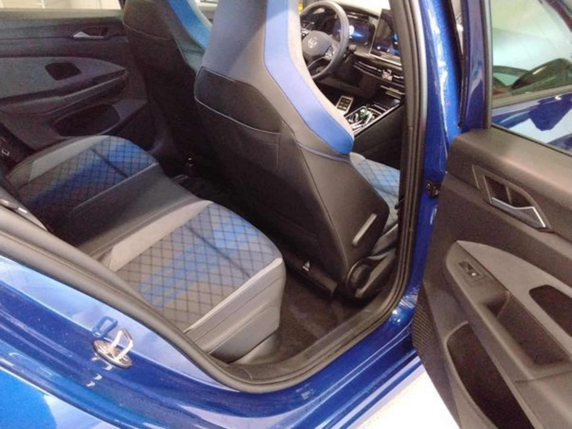 Volkswagen Golf Variant R