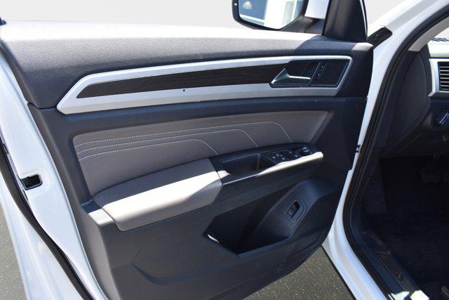 2022 Volkswagen Atlas SE w/Tech - Photo 14