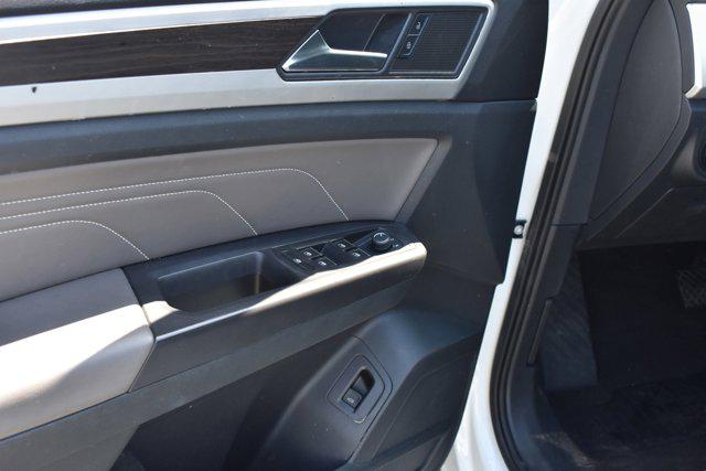 2022 Volkswagen Atlas SE w/Tech - Photo 15