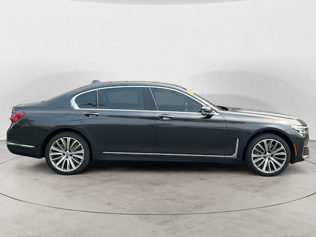 2022 BMW 750