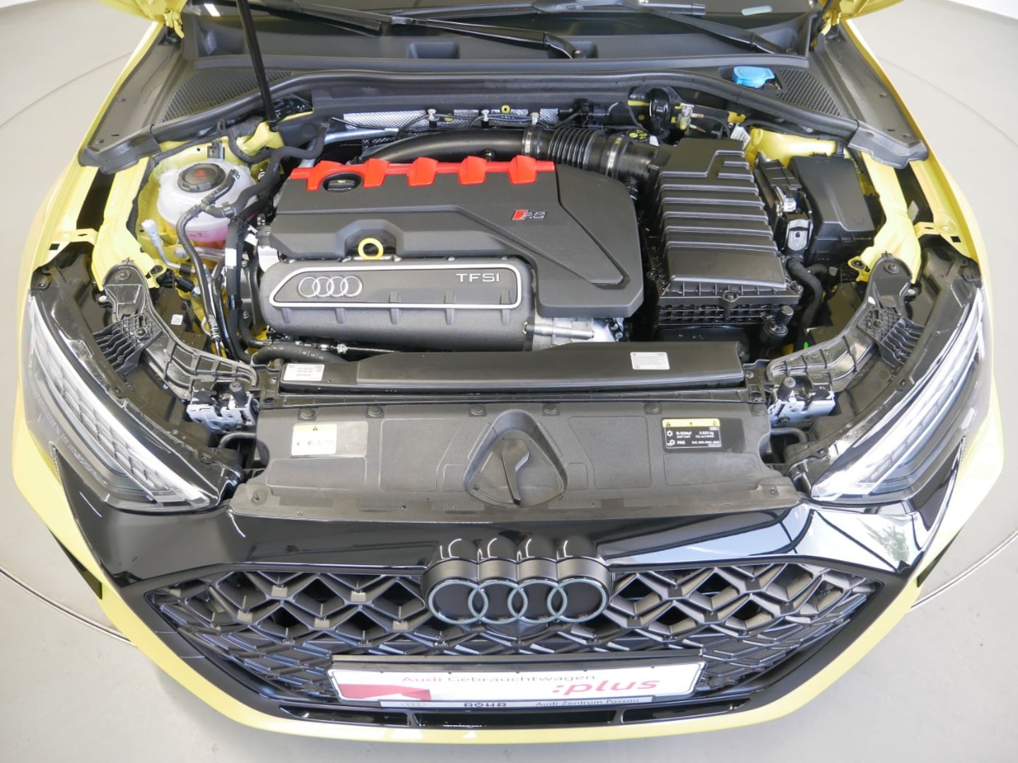 Bild über Audi RS 3 Sportback TFSI quattro 294 kW S tronic - für weitere Informationen kontaktieren Sie den Audi Partner