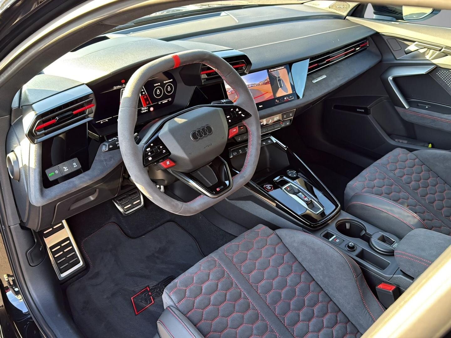 Bild über Audi RS 3 Sportback TFSI quattro 294 kW S tronic - für weitere Informationen kontaktieren Sie den Audi Partner