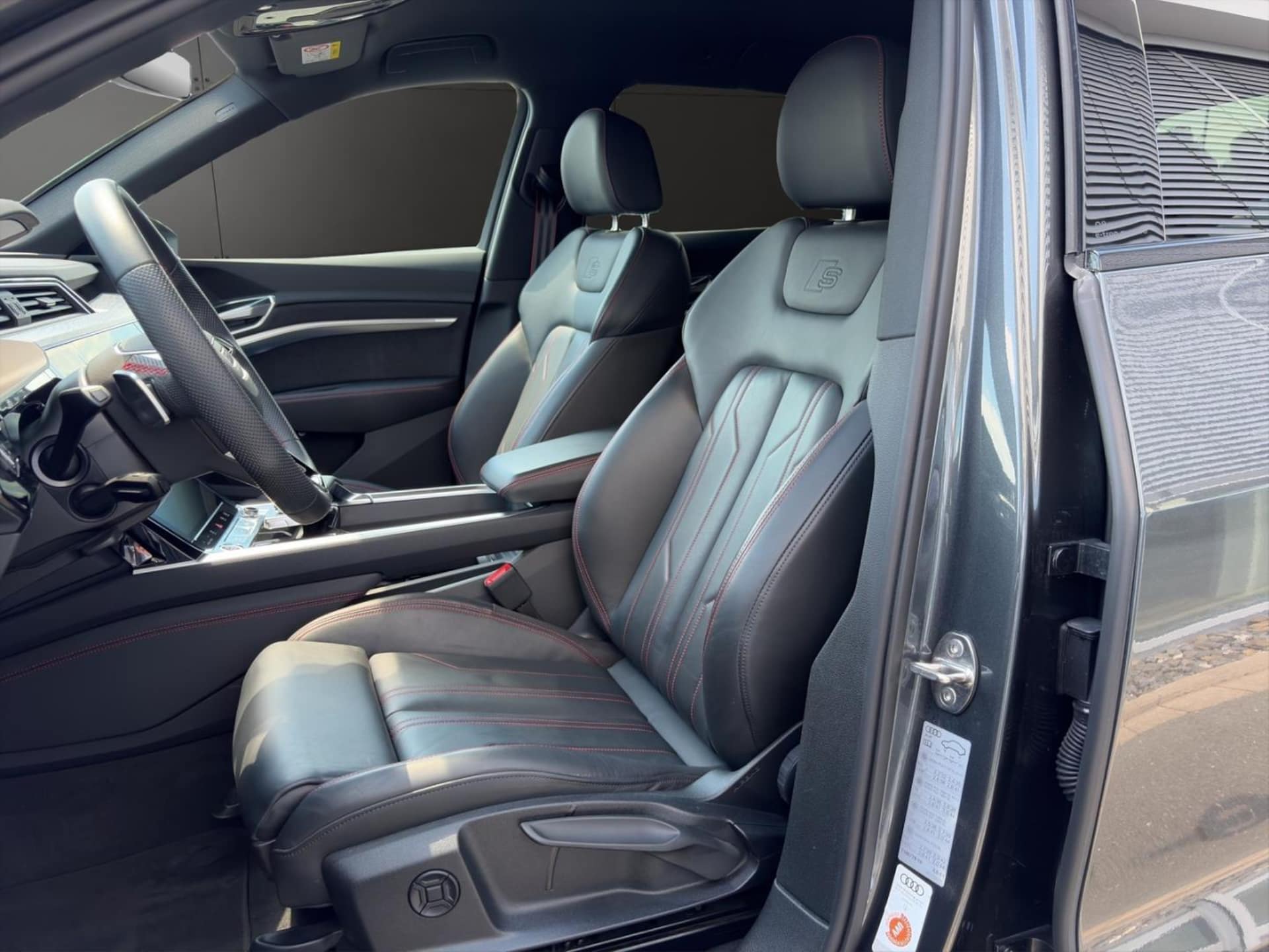 Audi Q8 e-tron S line