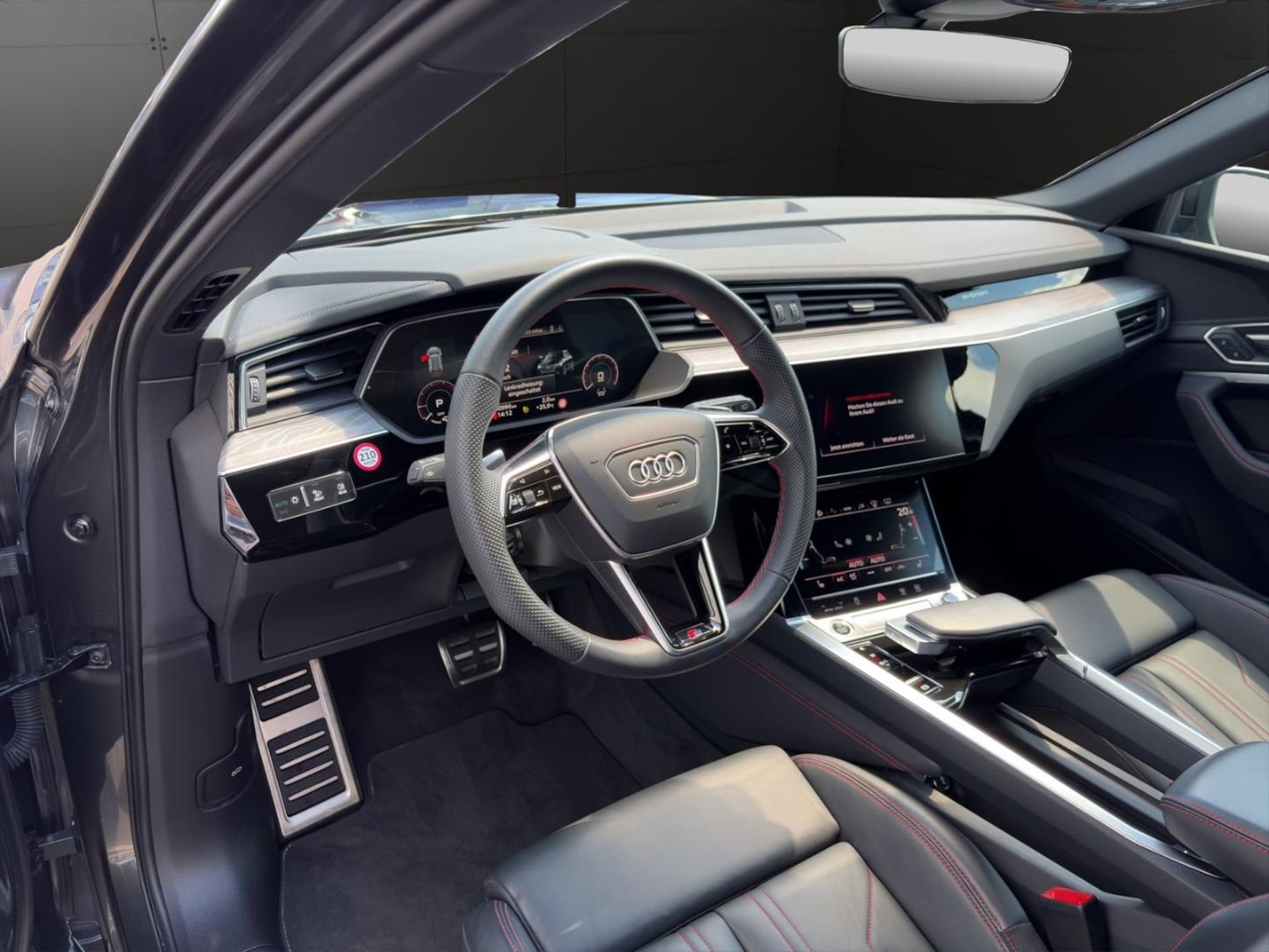 Audi Q8 e-tron S line