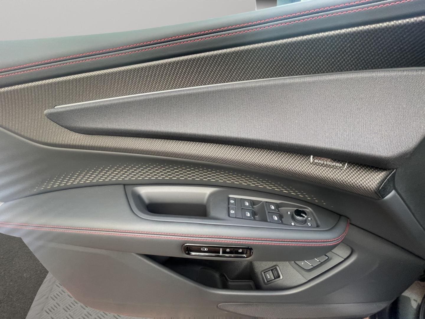 Bild über Audi Q7 SUV TDI quattro 220 kW tiptronic - für weitere Informationen kontaktieren Sie den Audi Partner