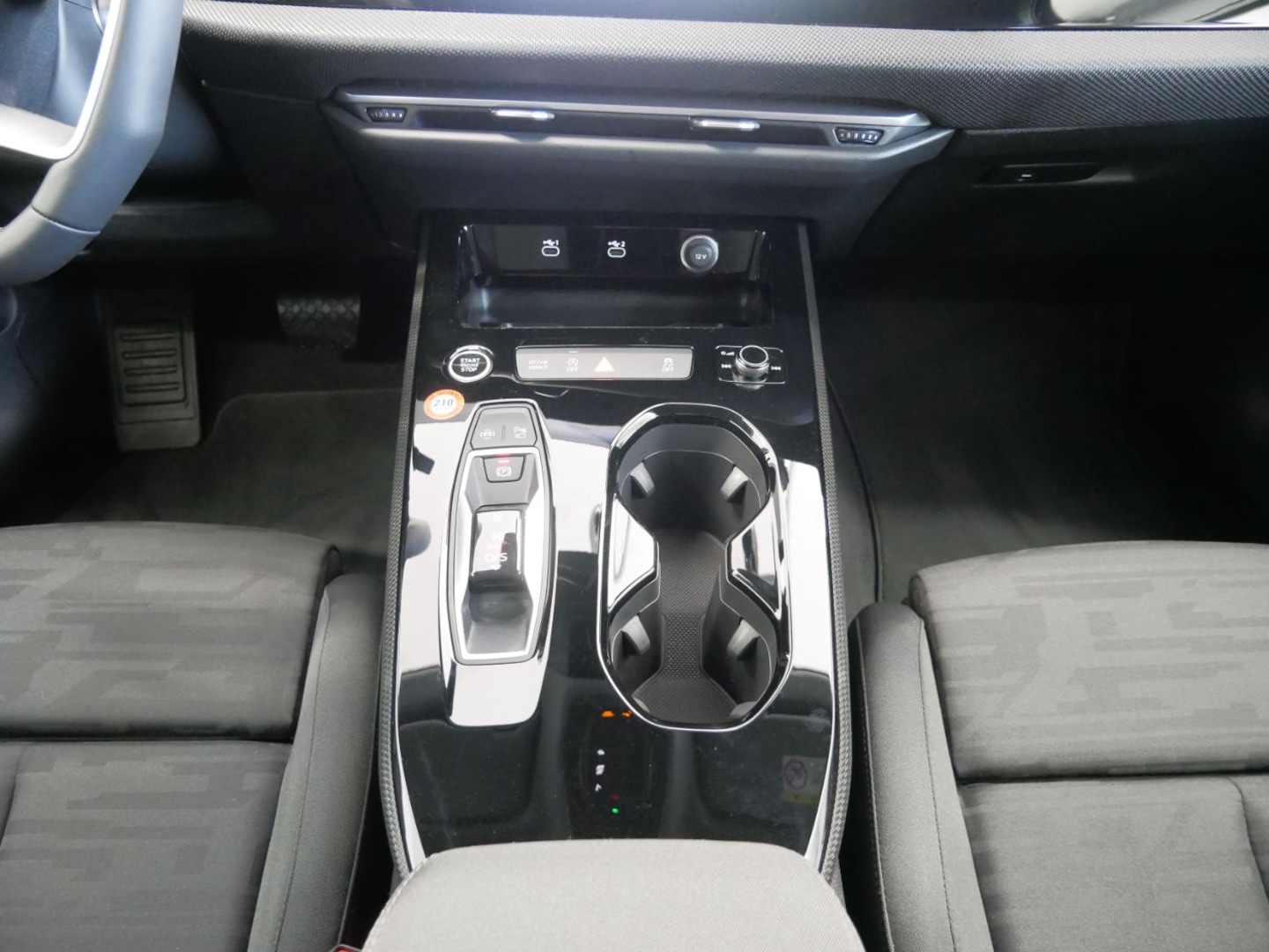 Bild über Audi A5 Limousine TFSI S tronic - für weitere Informationen kontaktieren Sie den Audi Partner
