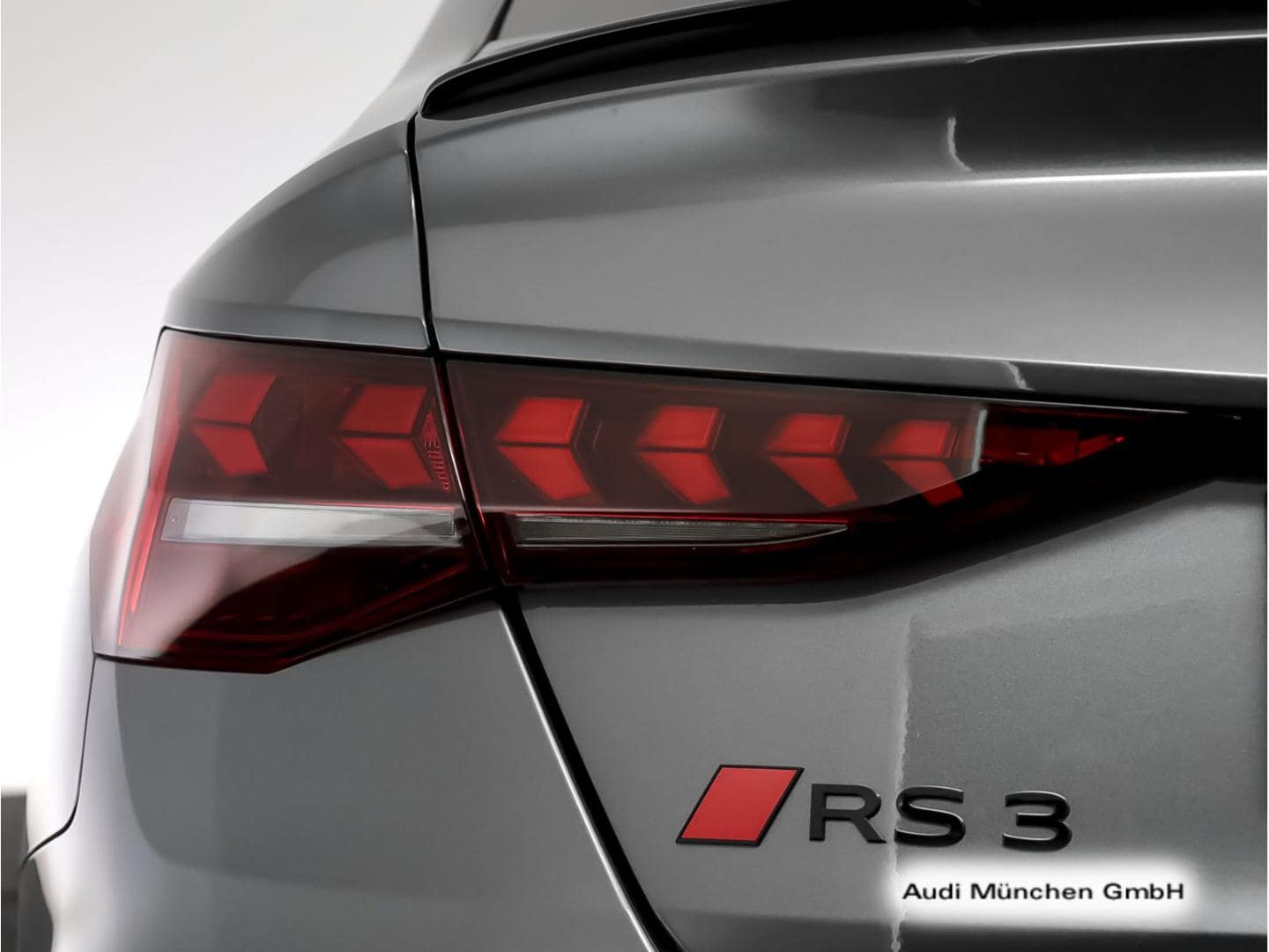 Bild über Audi RS 3 Limousine TFSI quattro 294 kW S tronic - für weitere Informationen kontaktieren Sie den Audi Partner