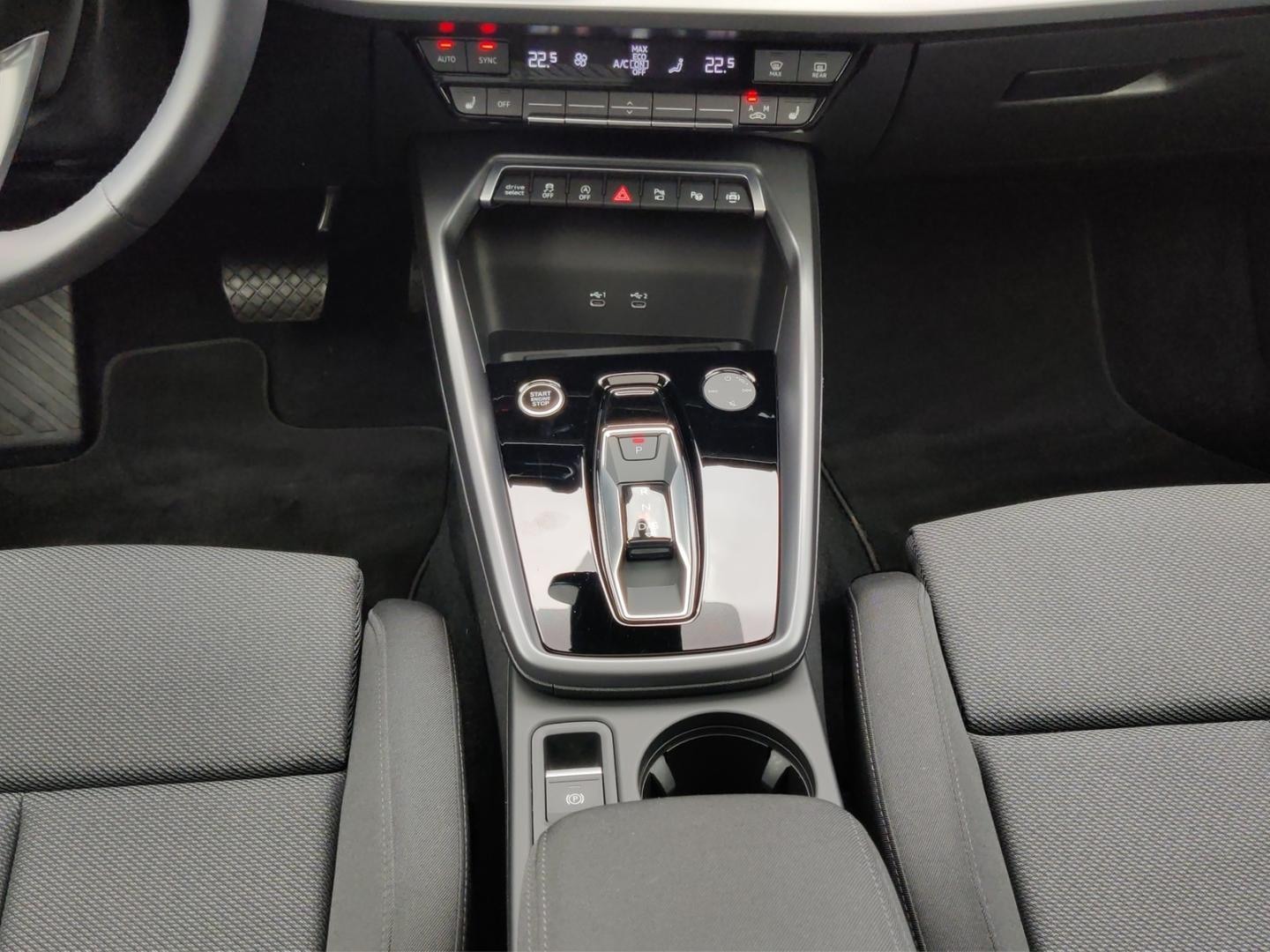 Bild über Audi A3 Sportback S line 35 TFSI S tronic - für weitere Informationen kontaktieren Sie den Audi Partner