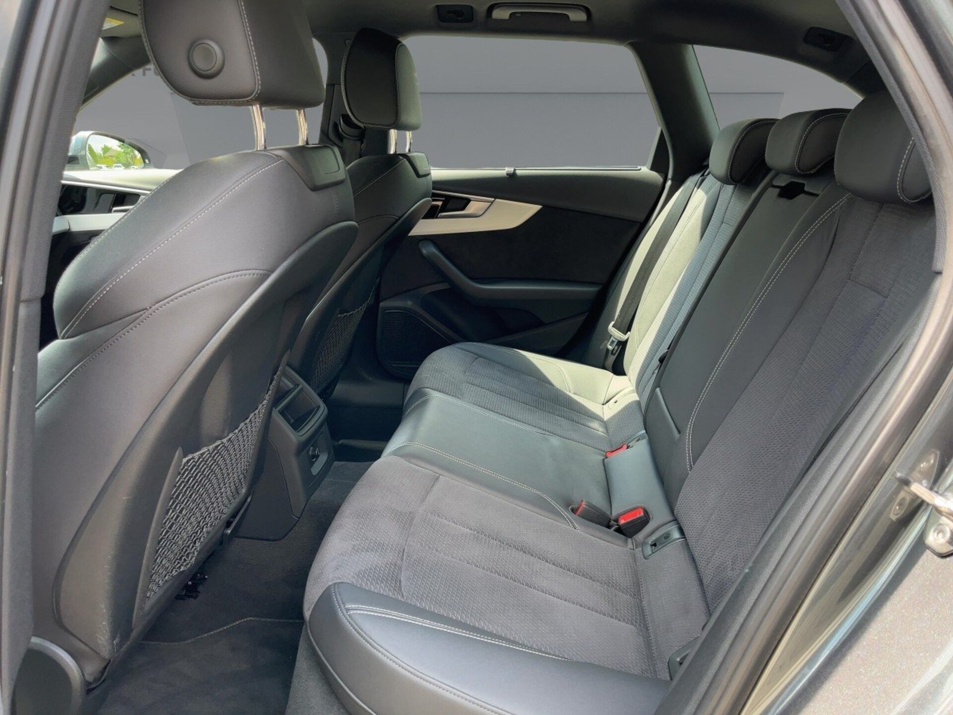 Audi A4 Avant S line