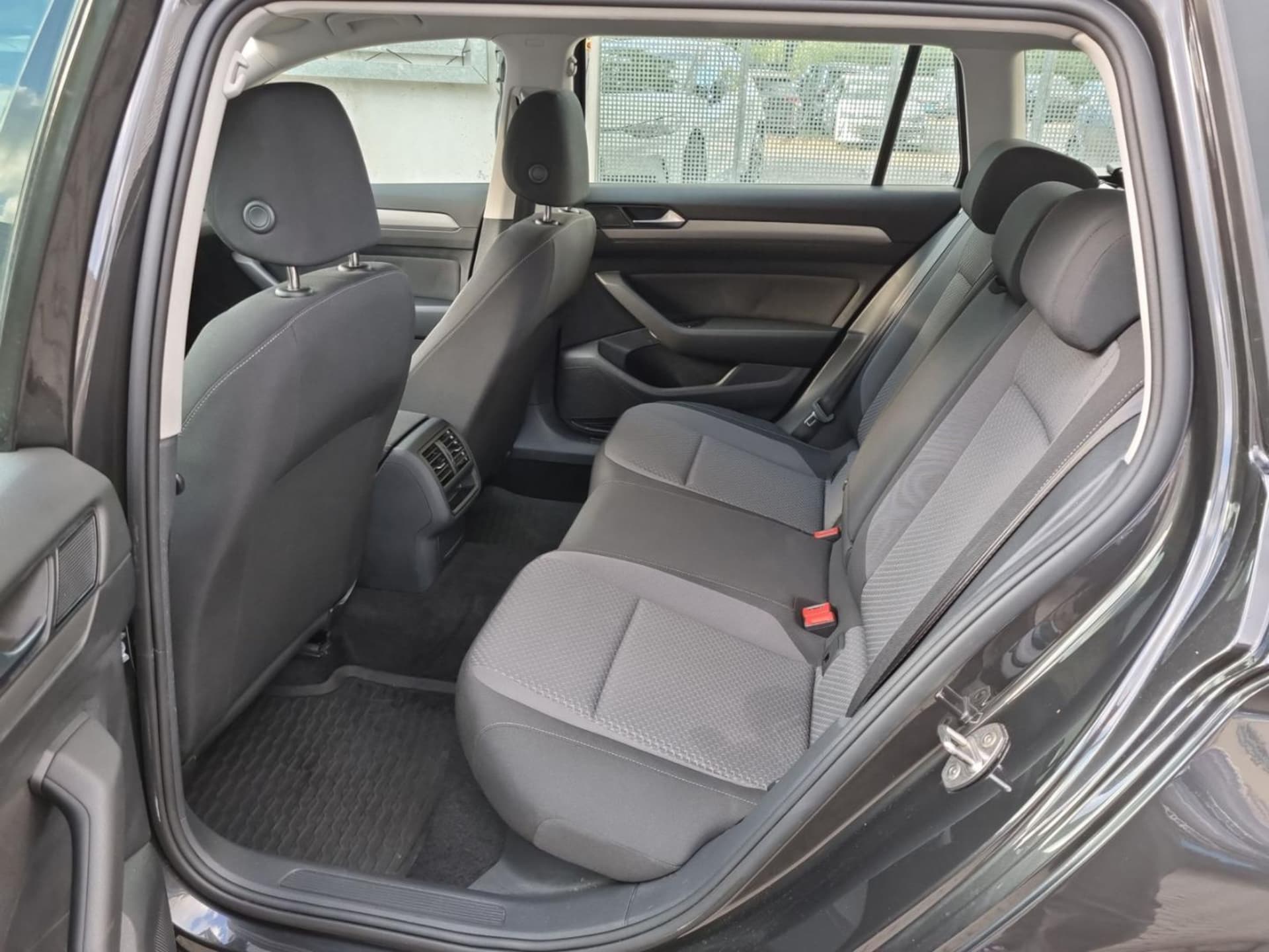 Volkswagen Passat Variant Basis-Modell