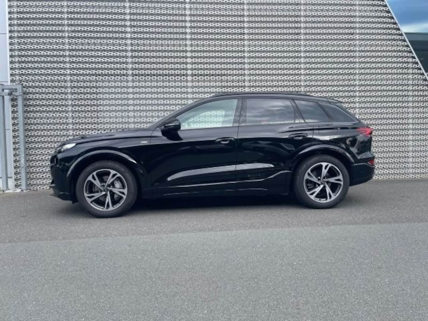 Bild über Audi Q6 SUV e-tron S line business e-tron performance 225 kW - für weitere Informationen kontaktieren Sie den Audi Partner