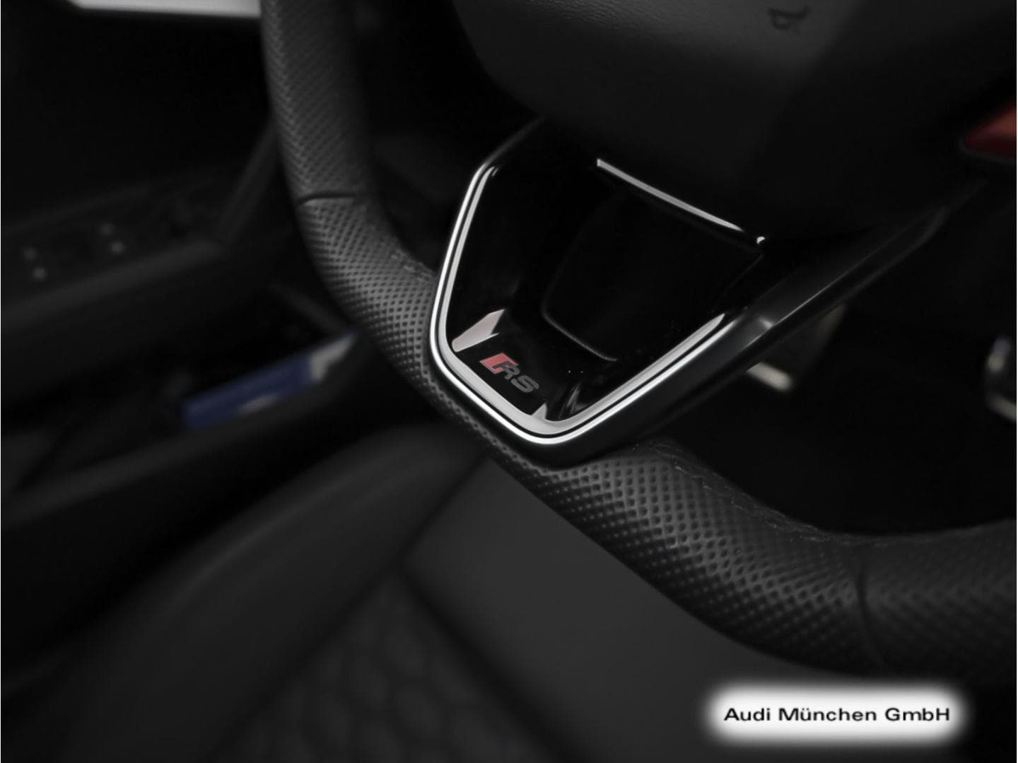 Bild über Audi RS 3 Limousine TFSI quattro 294 kW S tronic - für weitere Informationen kontaktieren Sie den Audi Partner