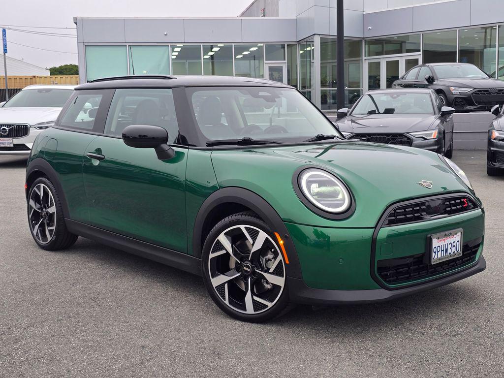 2025 MINI Hardtop Cooper S Signature's photo
