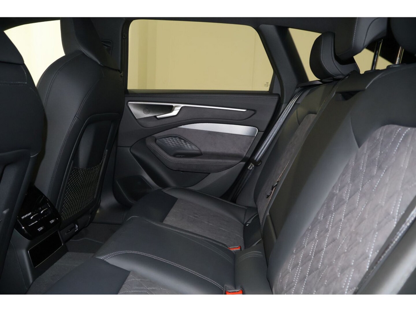 Bild über Audi A6 Avant edition one TDI quattro 220 kW S tronic - für weitere Informationen kontaktieren Sie den Audi Partner