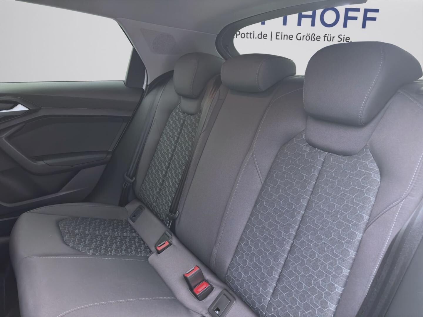 Bild über Audi A1 allstreet 30 TFSI Schaltgetriebe - für weitere Informationen kontaktieren Sie den Audi Partner
