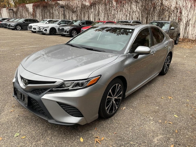 2019 Toyota Camry SE FWD photo