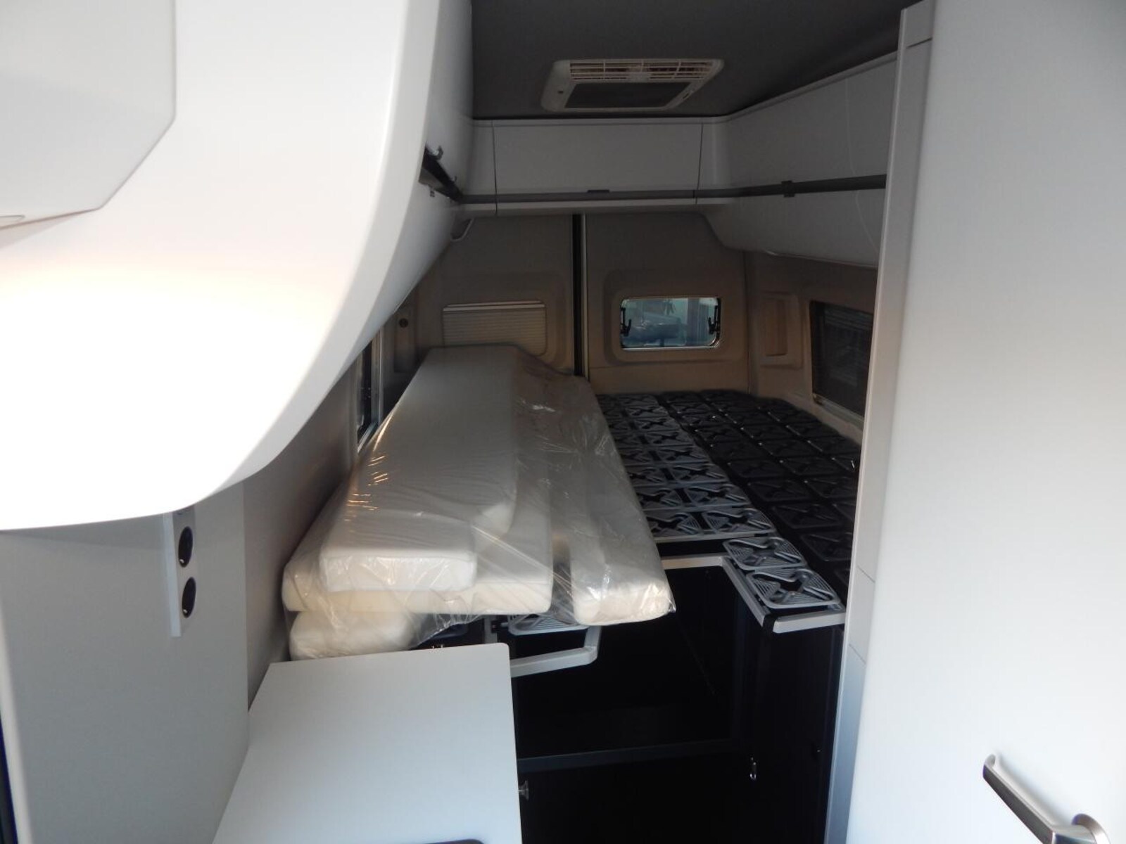 Volkswagen Grand California 680 – Bild 11