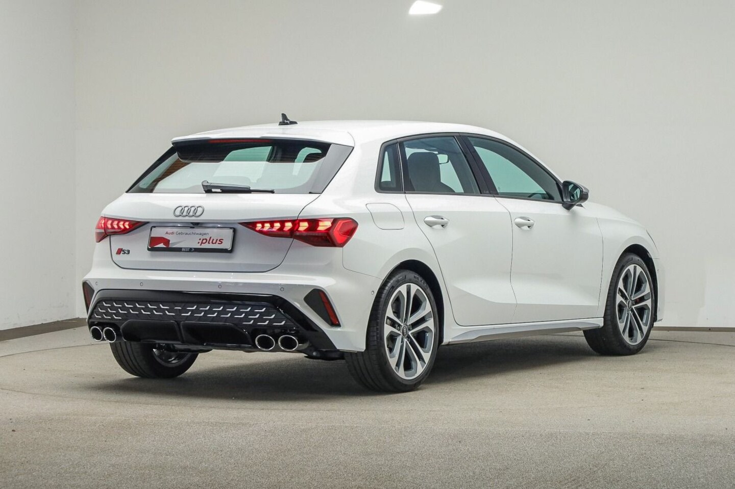 Bild über Audi S3 Sportback TFSI quattro S tronic - für weitere Informationen kontaktieren Sie den Audi Partner