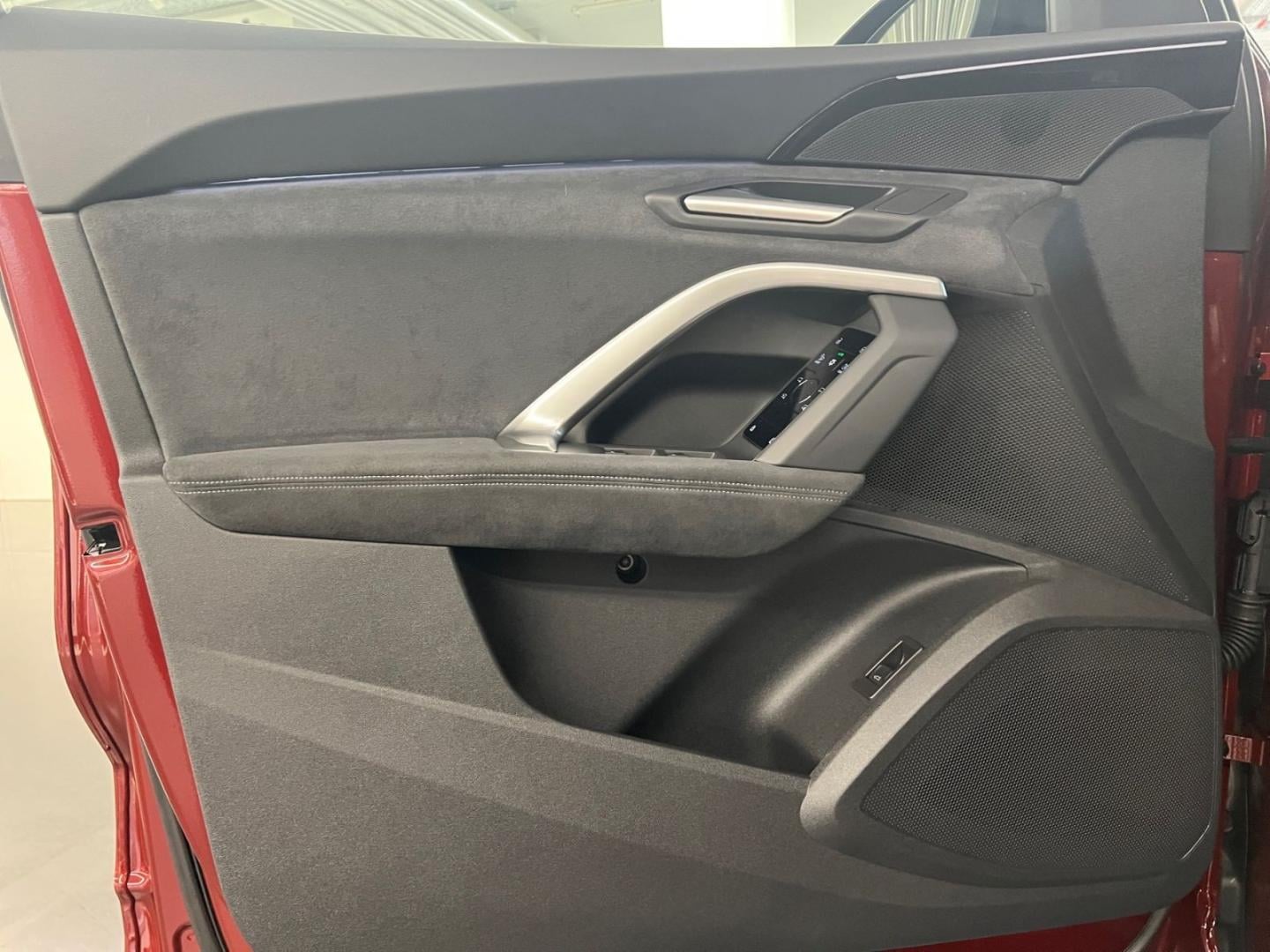 Bild über Audi Q5 SUV TDI quattro 150 kW S tronic - für weitere Informationen kontaktieren Sie den Audi Partner