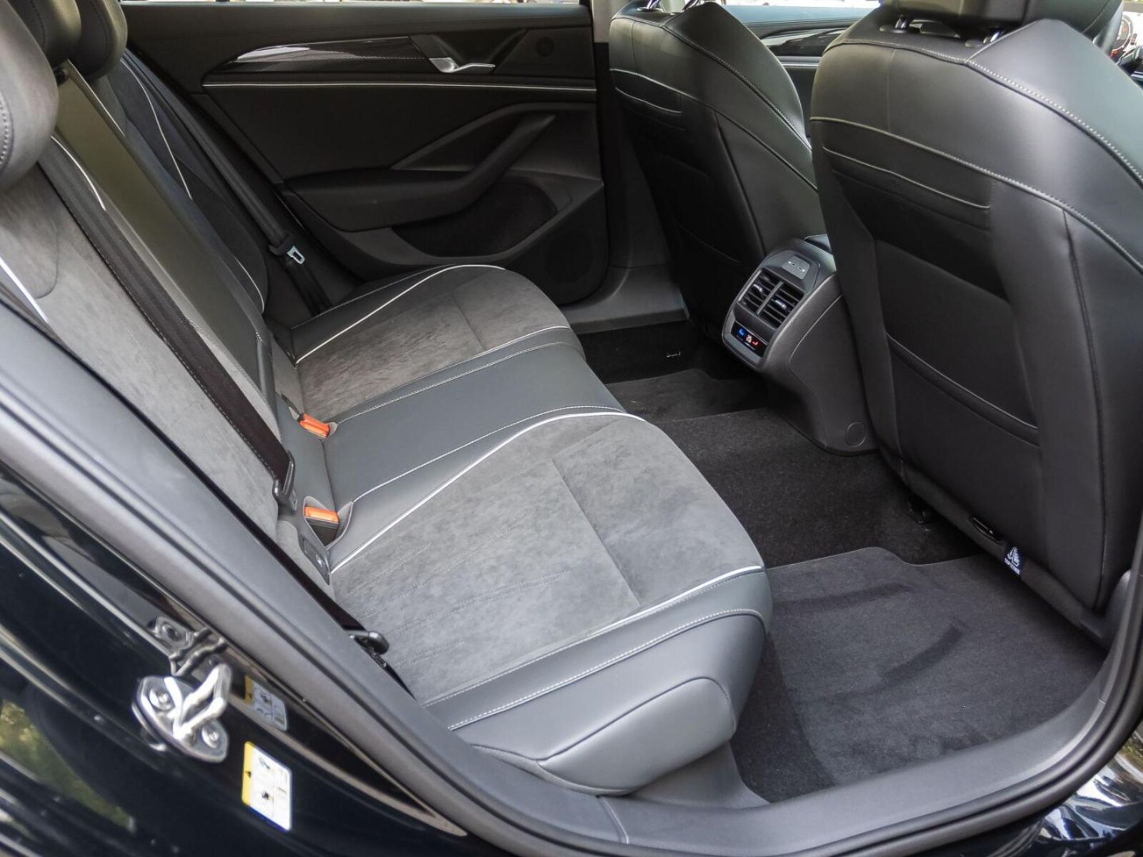 Volkswagen Passat – Bild 24