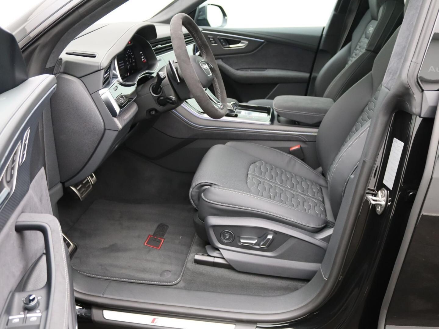 Bild über Audi RS Q8 SUV TFSI quattro tiptronic - für weitere Informationen kontaktieren Sie den Audi Partner