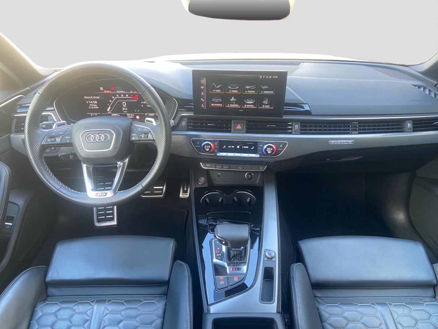 Bild über Audi RS 4 Avant TFSI quattro tiptronic - für weitere Informationen kontaktieren Sie den Audi Partner