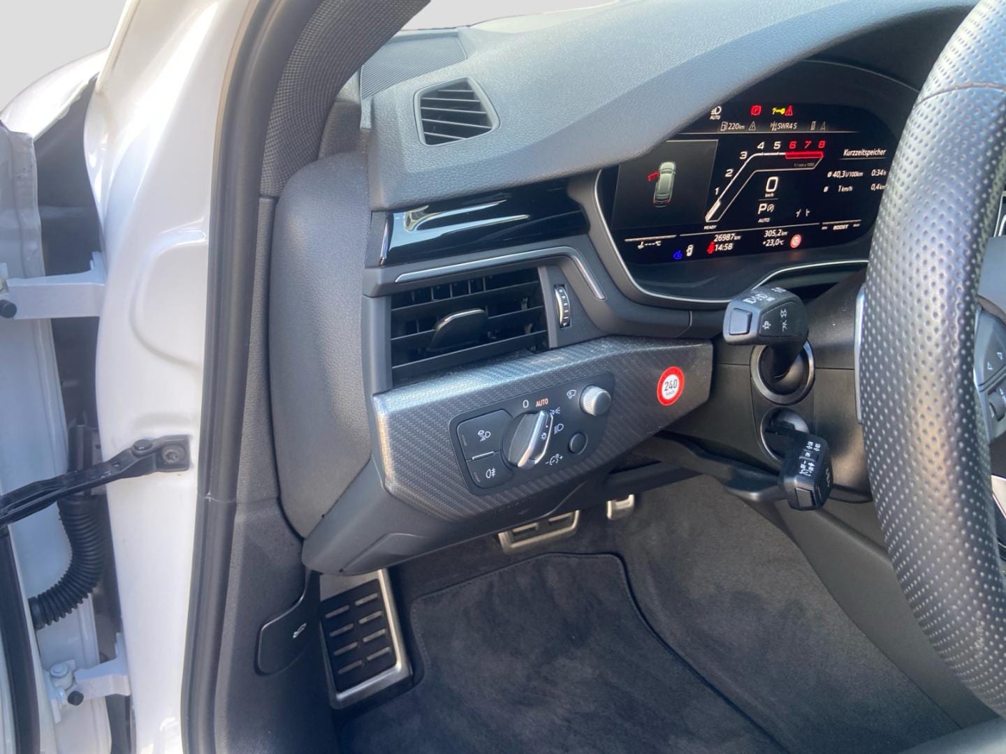 Bild über Audi RS 4 Avant TFSI quattro tiptronic - für weitere Informationen kontaktieren Sie den Audi Partner
