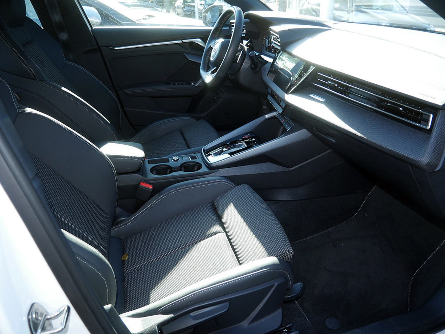 Bild über Audi S3 Limousine TFSI quattro S tronic - für weitere Informationen kontaktieren Sie den Audi Partner