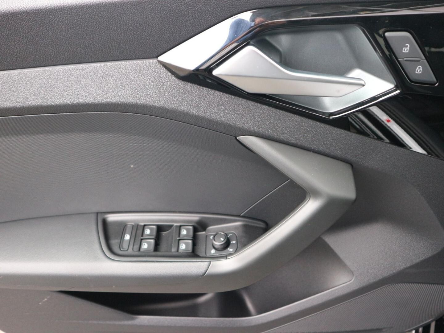 Bild über Audi A1 Sportback S line 35 TFSI S tronic - für weitere Informationen kontaktieren Sie den Audi Partner